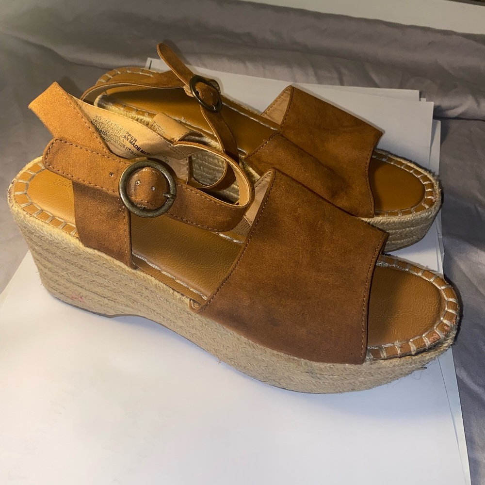 Chunky sandals